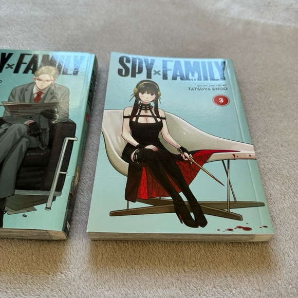 Spy X Family Manga Vol. 1 & 3 - Picture 3 of 6